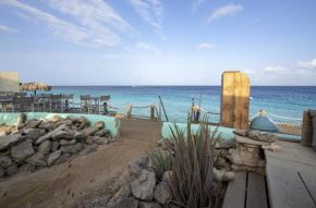 Kas di Bientu at Windsock Beach, Kralendijk